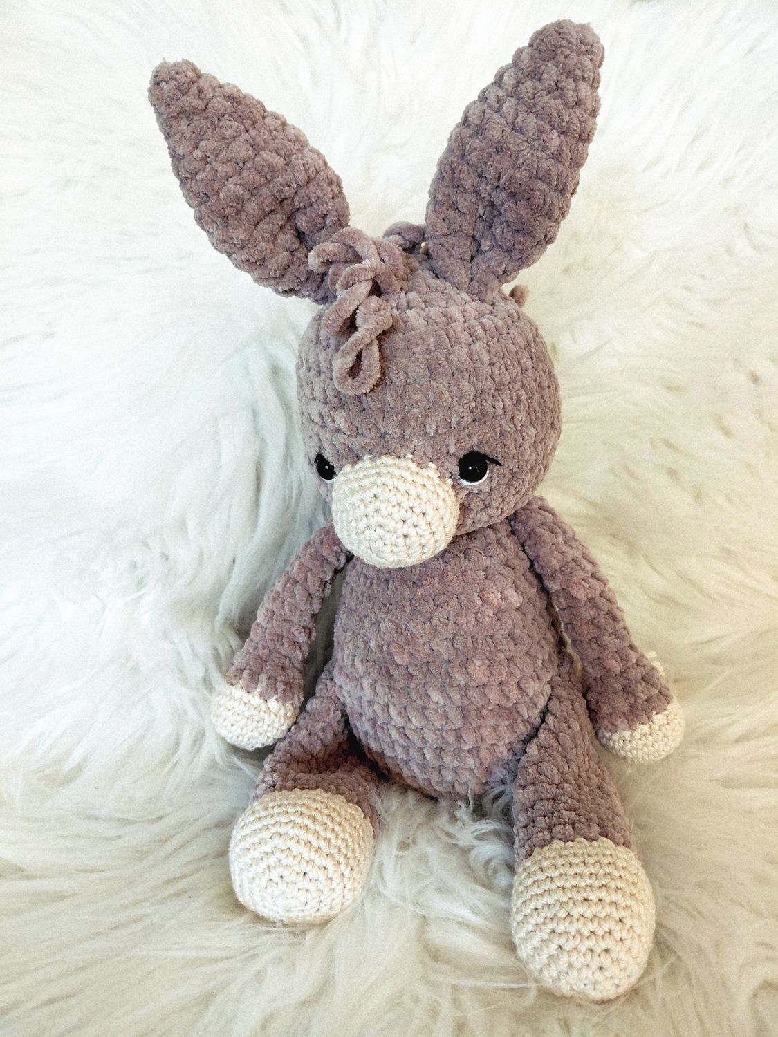Doudou Âne tous doux crocheté en fil de velours couleur ficelle Doudou Âne tous doux crocheté en fil de velours couleur ficelle