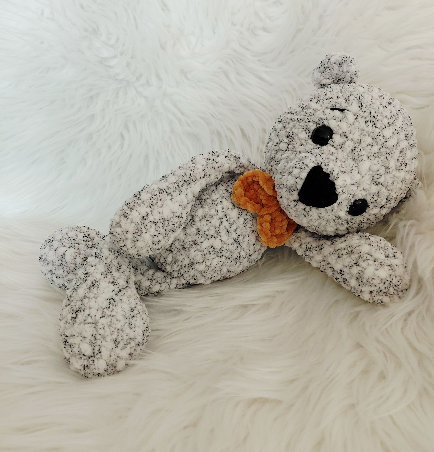 Doudou  Ours avec noeud papillon crocheté en fil de velours