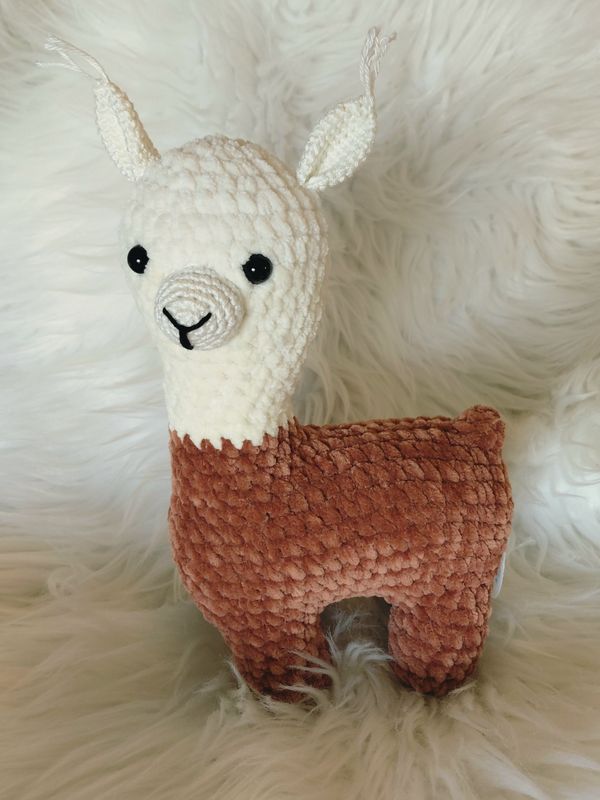 Doudou Lama tous doux crocheté en fil de velours