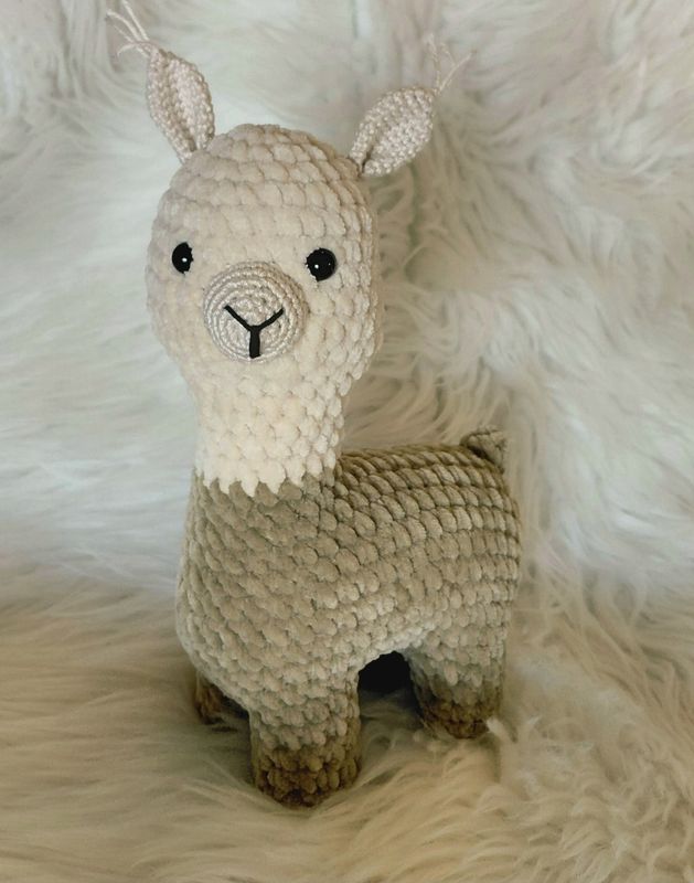 Doudou Lama tous doux crocheté en fil de velours