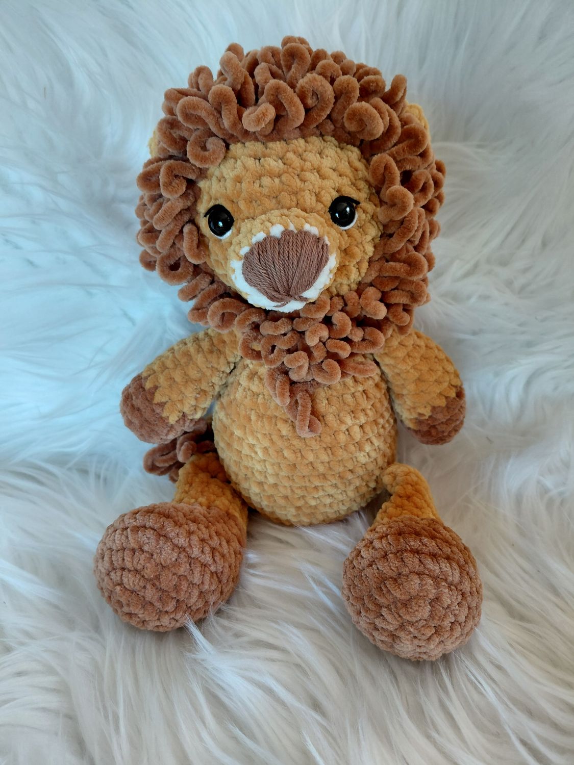 Doudou Lion crocheté en fil de velours chenille camel marron