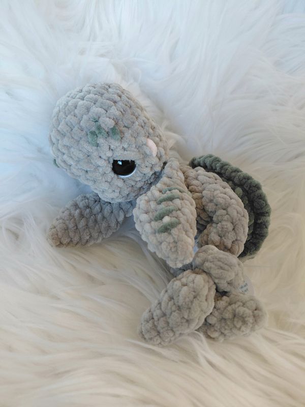 Doudou Tortue avec carapace travailler crocheté en fil de velours vert Kaki