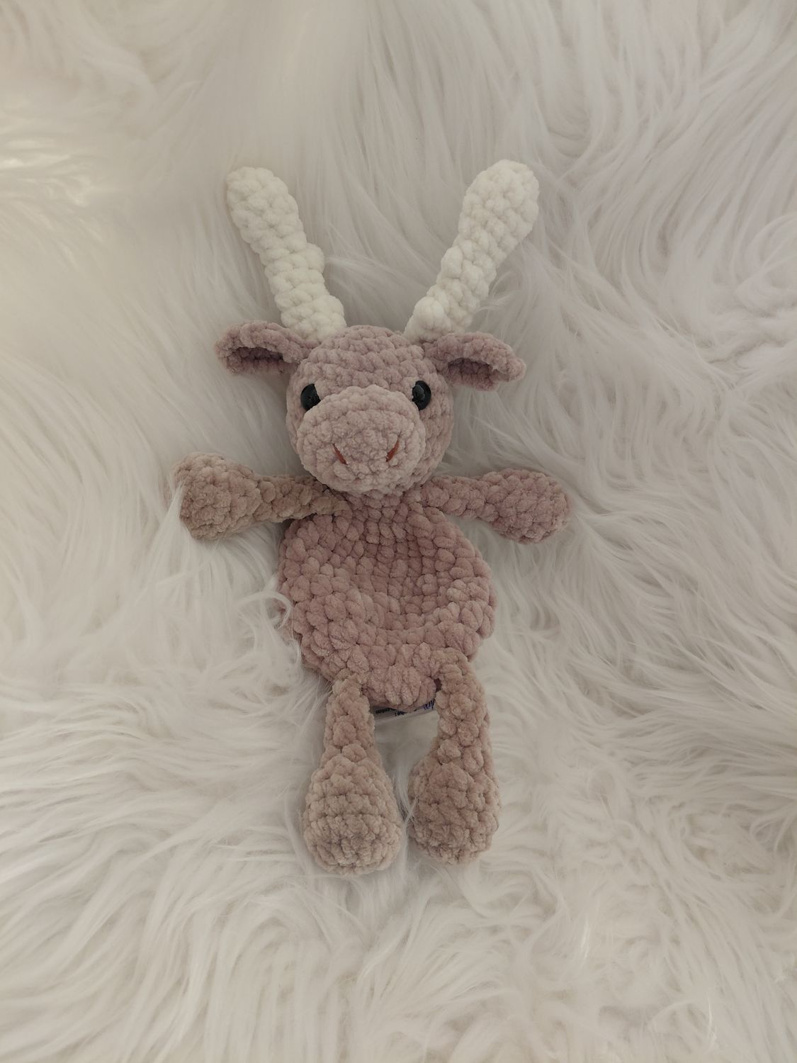 Doudou Cerf mou crocheté en fil de velours couleur ficelle