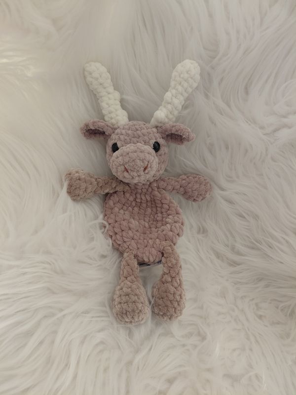 Doudou Cerf mou crocheté en fil de velours couleur ficelle