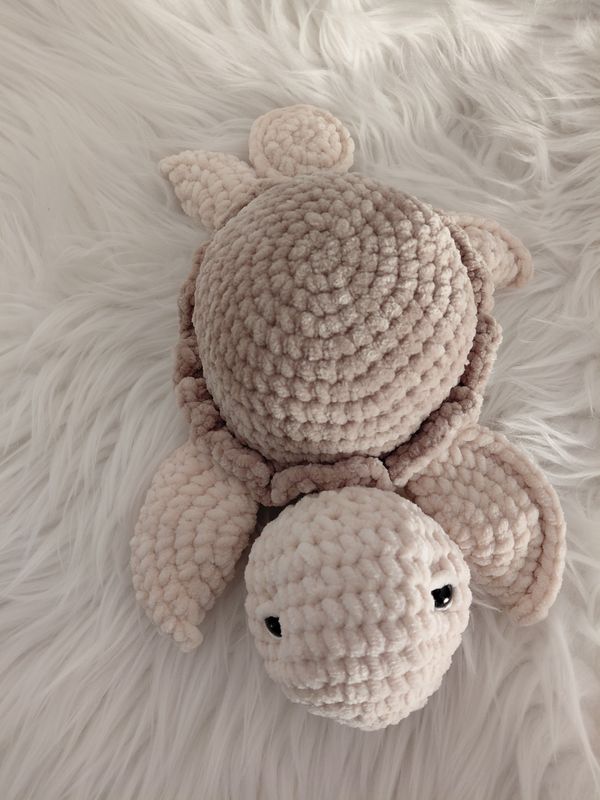 Doudou grande Tortue boite à musique crocheté en fil de velours couleur kaki
