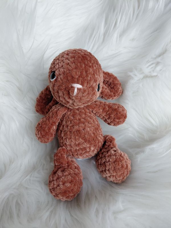 Doudou Lapin couleur marron chocolat crocheté en fil chenille velours