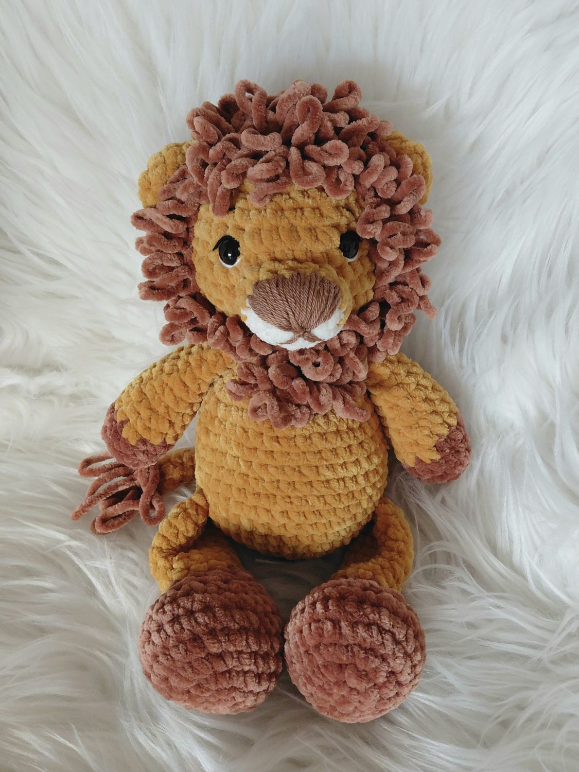 Lion crocheté en fil de velours chenille camel marron Lion crocheté en fil de velours chenille camel marron