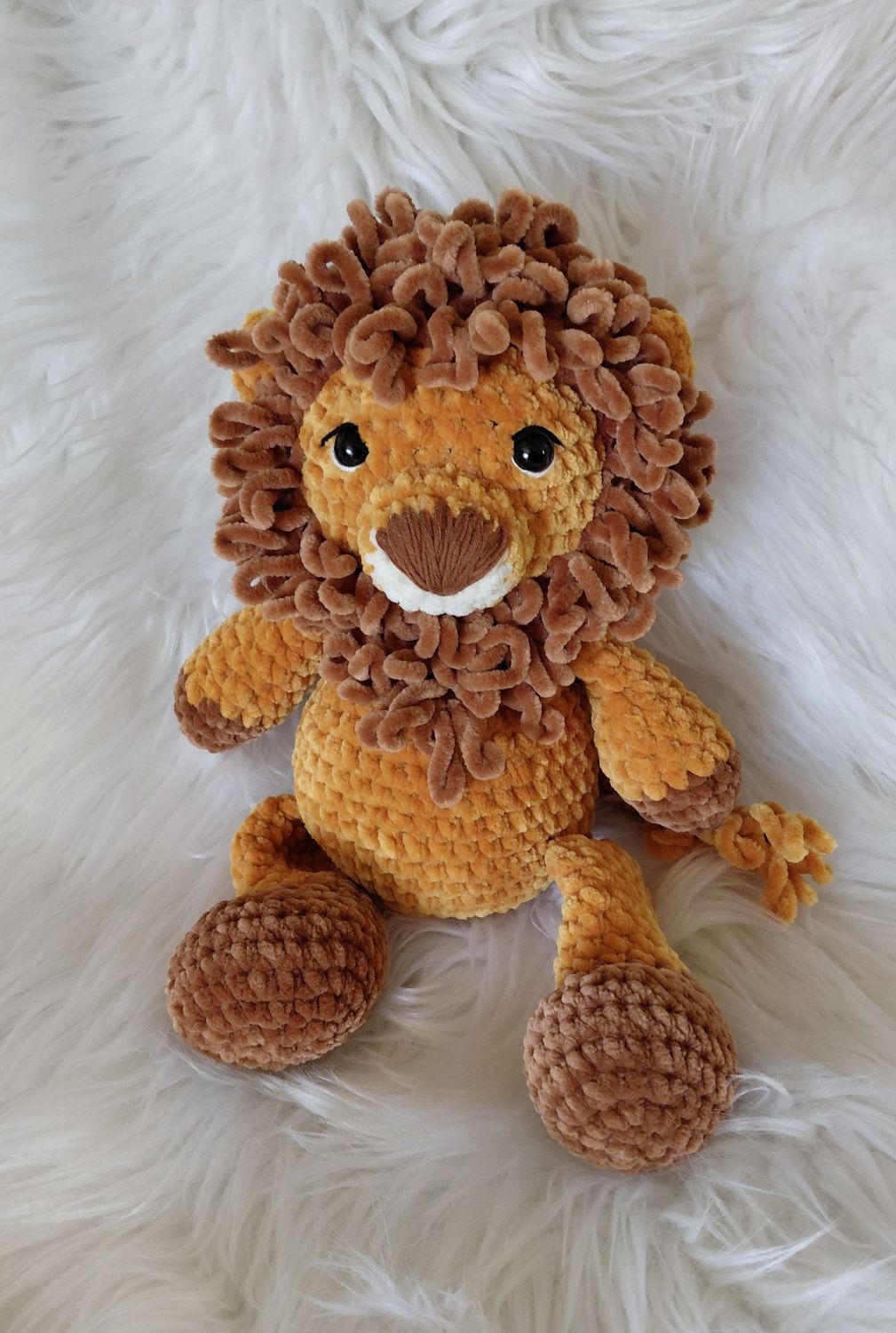 Lion crocheté en fil de velours chenille camel marron Lion crocheté en fil de velours chenille camel marron