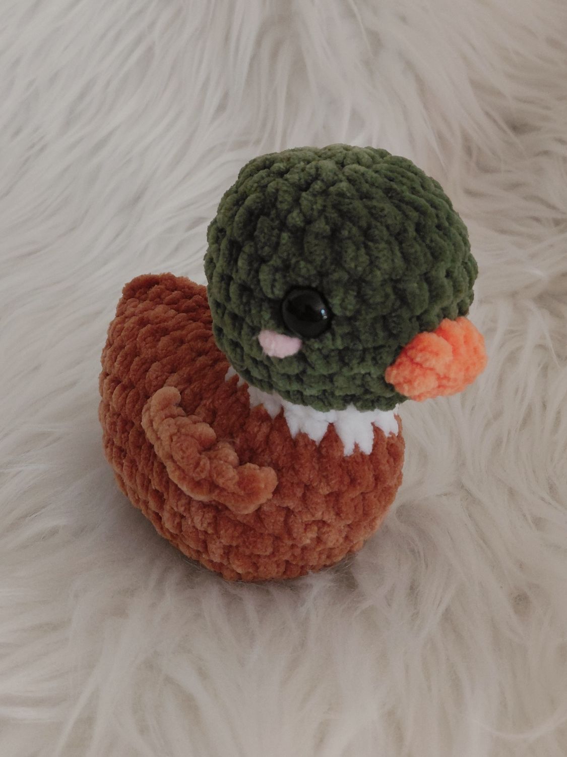 Canard col vert crocheté en fil de velours chenille marron et vert