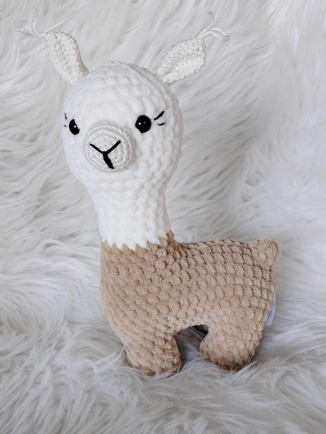 Lama beige crocheté en fil de velours Lama beige crocheté en fil de velours