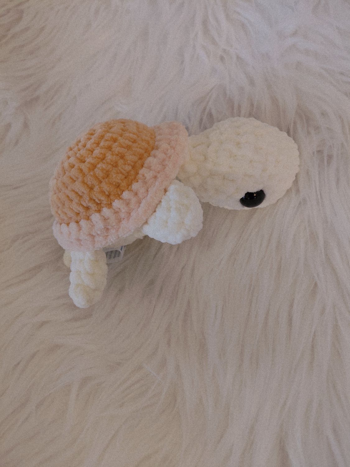 Tortue pt. crocheté en fil de velours couleur abricot