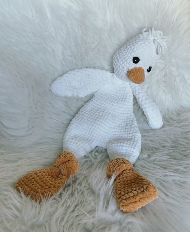 Oie moux et plat crocheté en fil de velours crème