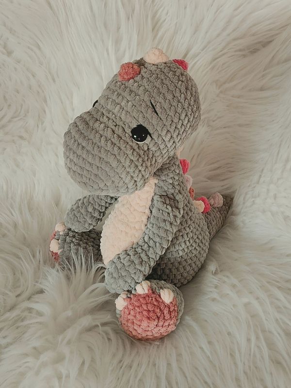 Dinosaure crocheté en fil de velours kaki