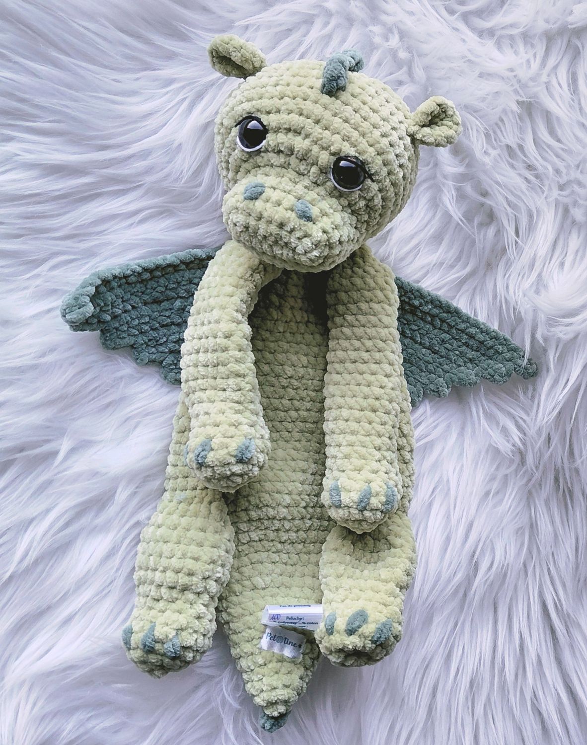 Dragon vert moux et plat crocheté en fil de velours Dragon vert moux et plat crocheté en fil de velours