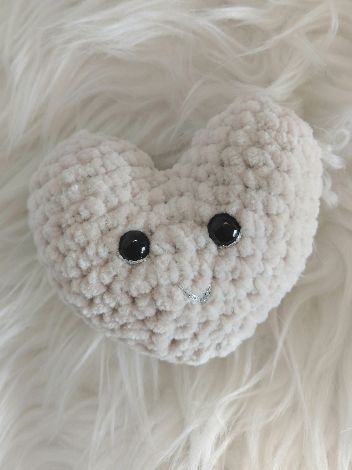 Cœur crocheté en fil de velours crème/argenté Cœur crocheté en fil de velours crème/argenté