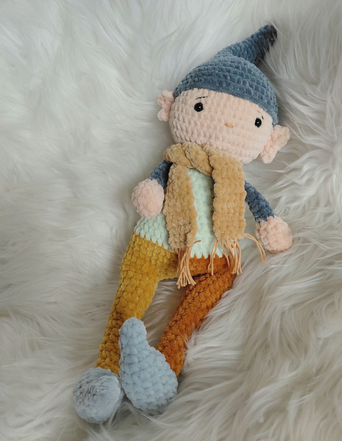 Poupée Lutin couleur blanc et rose crocheté en fil chenille velours et fil coton Poupée Lutin couleur blanc et rose crocheté en fil chenille velours et fil coton