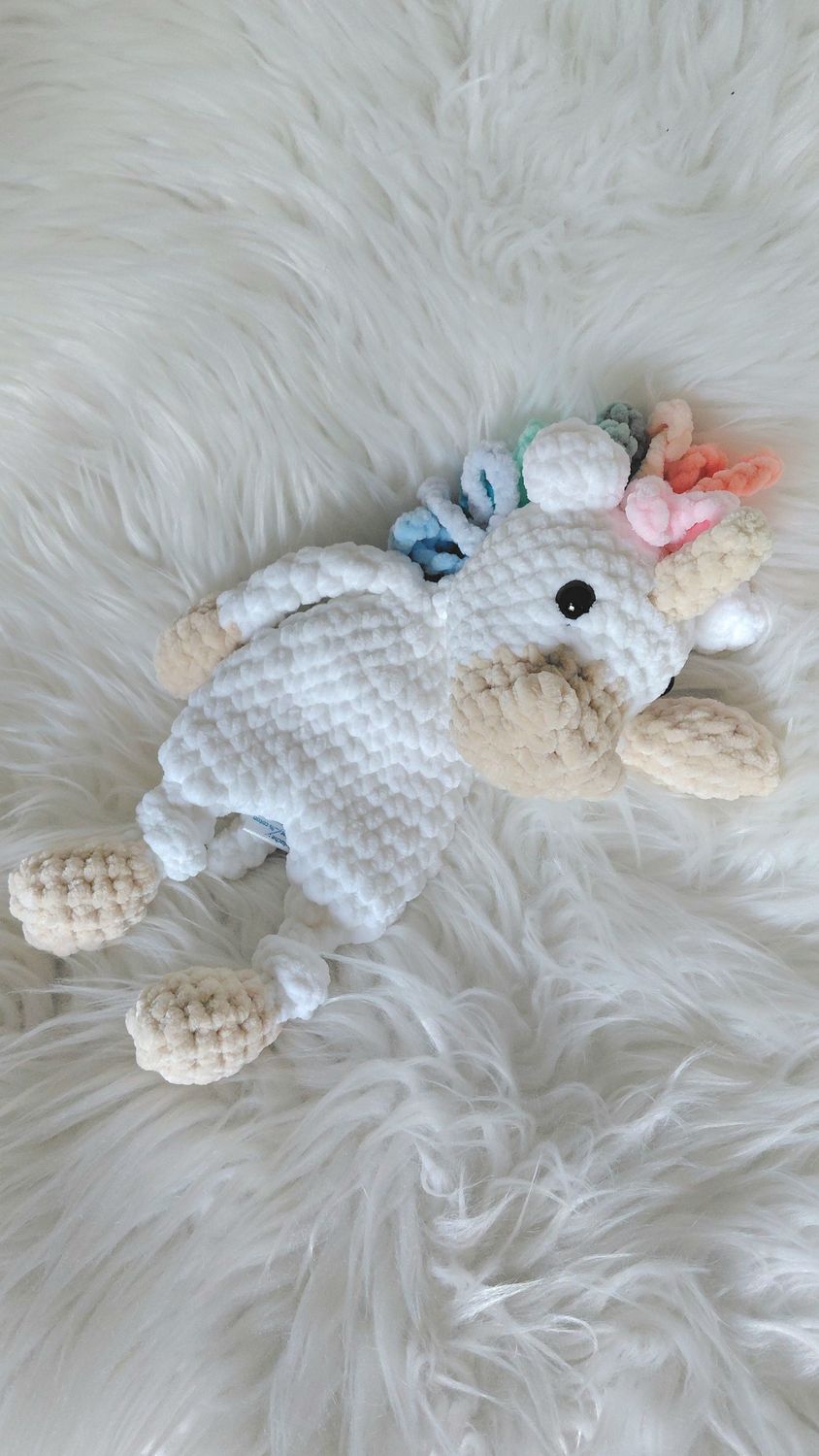 Licorne moux et plat crocheté en fil velours Licorne moux et plat crocheté en fil velours
