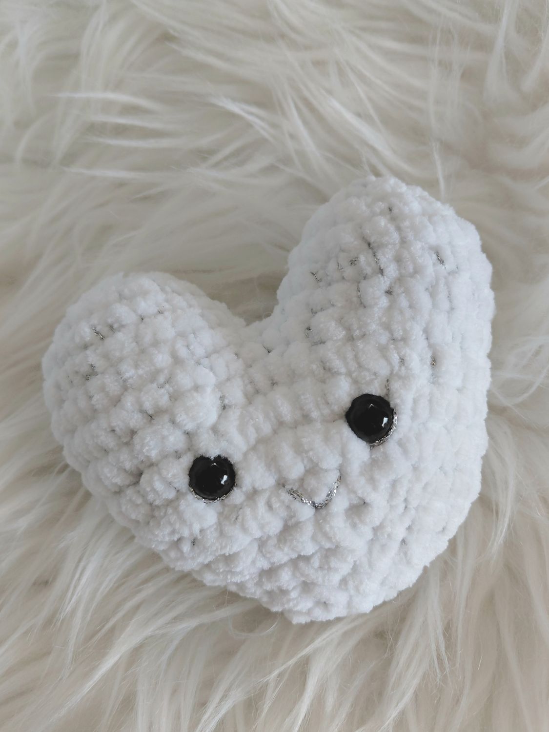 Cœur crocheté en fil de velours blanc/argenté Cœur crocheté en fil de velours blanc/argenté