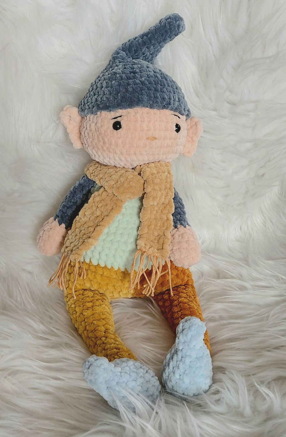 Poupée Lutin couleur blanc et rose crocheté en fil chenille velours et fil coton