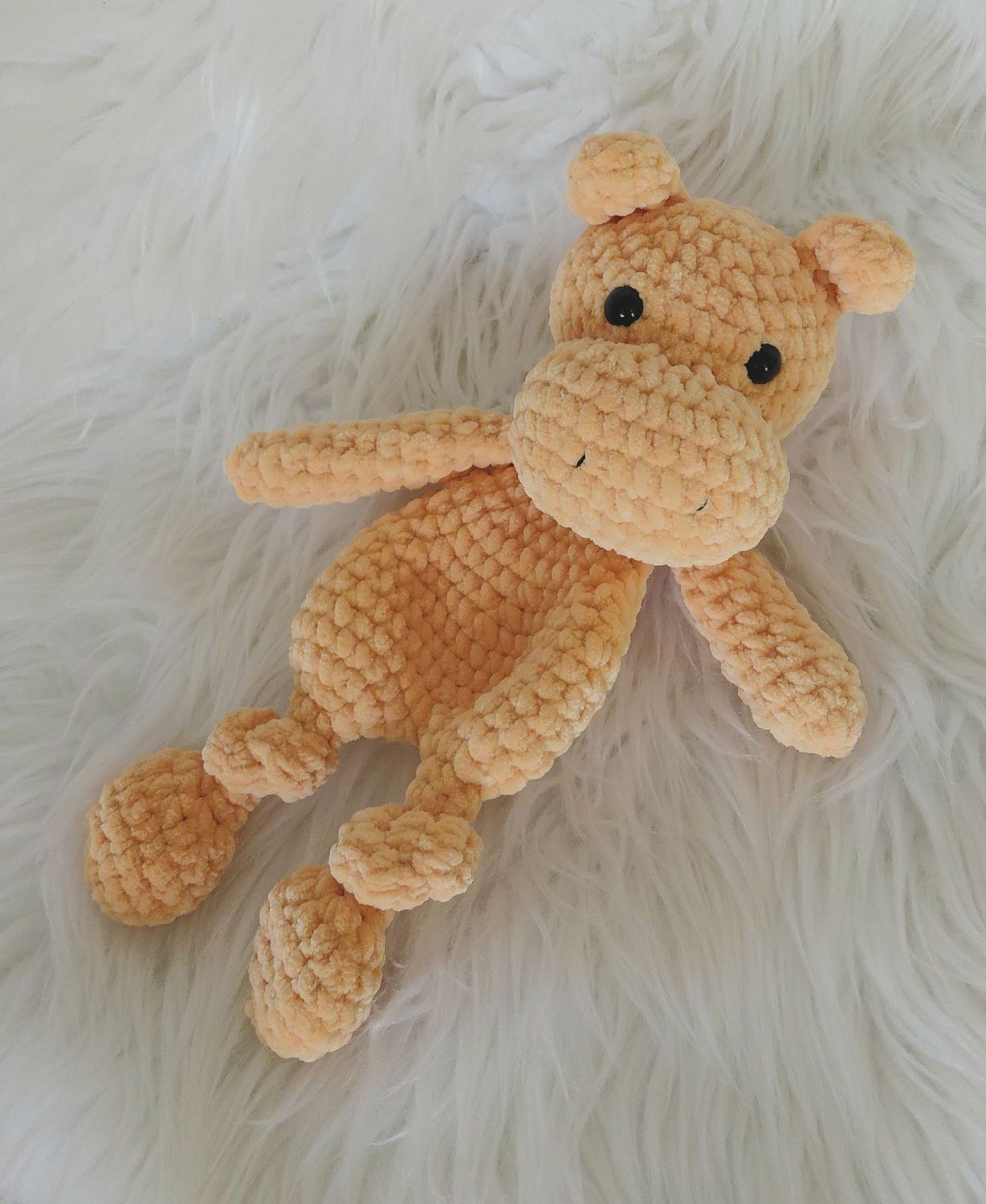 Hippopotame mou et plat crocheté en fil de velours orange clair Hippopotame mou et plat crocheté en fil de velours orange clair