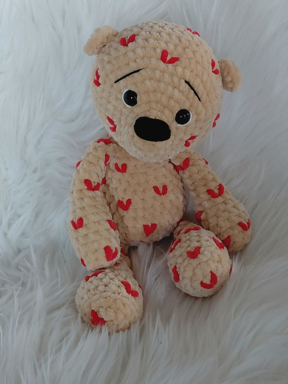 Doudou Nounours  (Ours) avec coeurs brodé crocheté en fil de velours beige