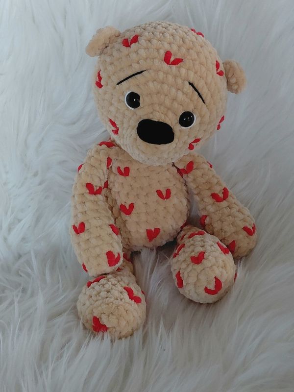 Doudou Nounours  (Ours) avec coeurs brodé crocheté en fil de velours beige