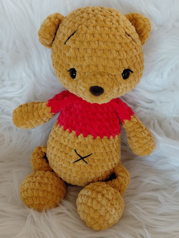Nounours "Winni l'ourson" crocheté en fil velours caramel et rouge