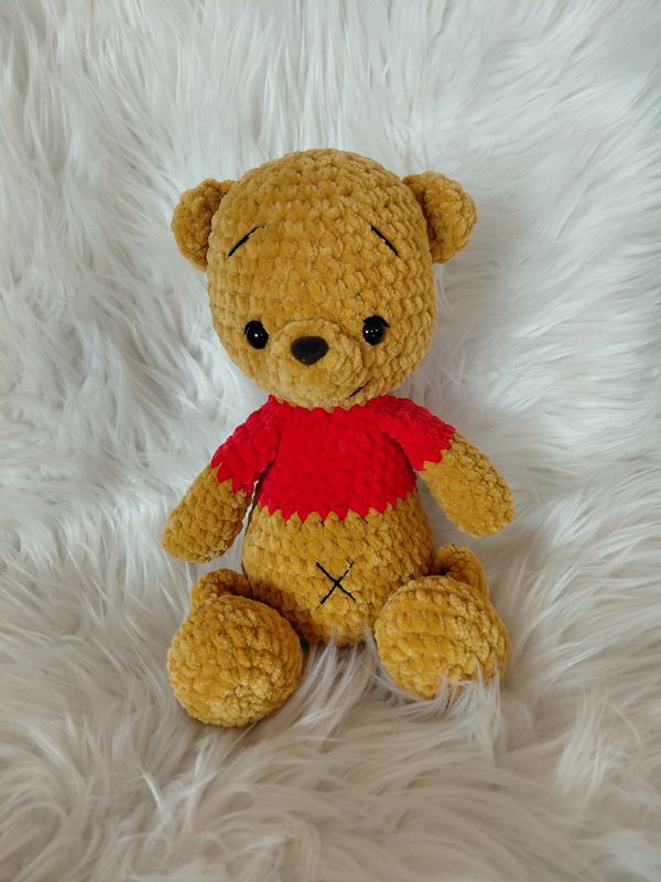 Nounours "Winni l'ourson" crocheté en fil velours caramel et rouge
