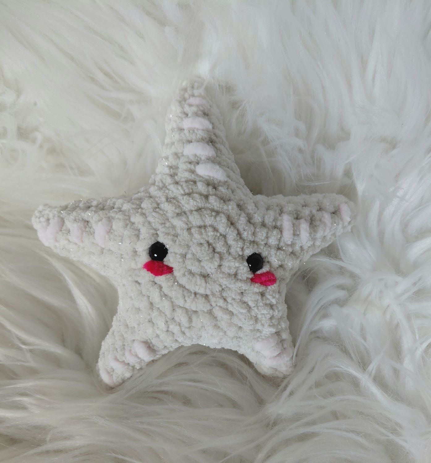 Etoile de mer crocheté en fil de velours crème  avec fil argenté