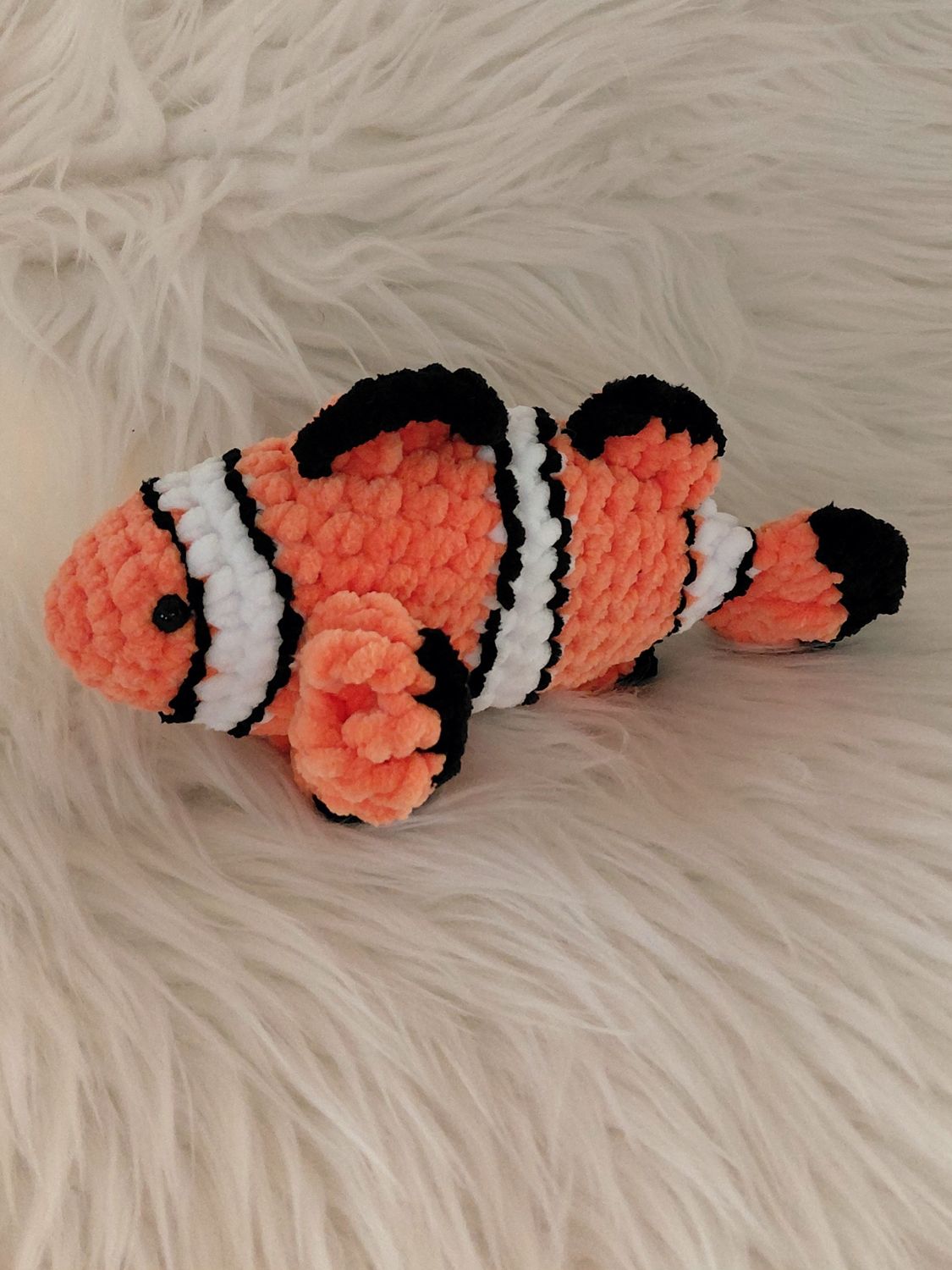 Poisson "nemo" crocheté en fil de velours