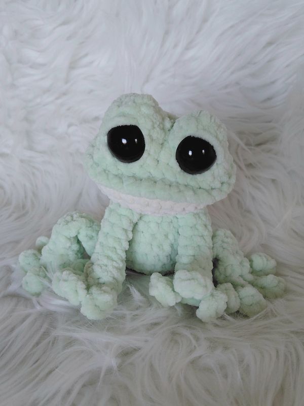 Grenouille crocheté en fil de velours