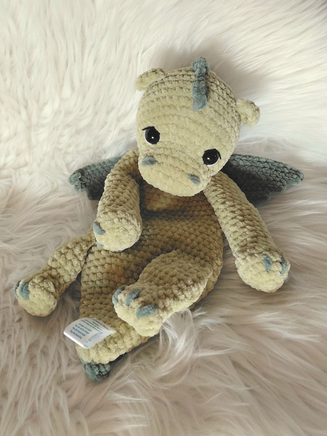 Dragon vert moux et plat crocheté en fil de velours