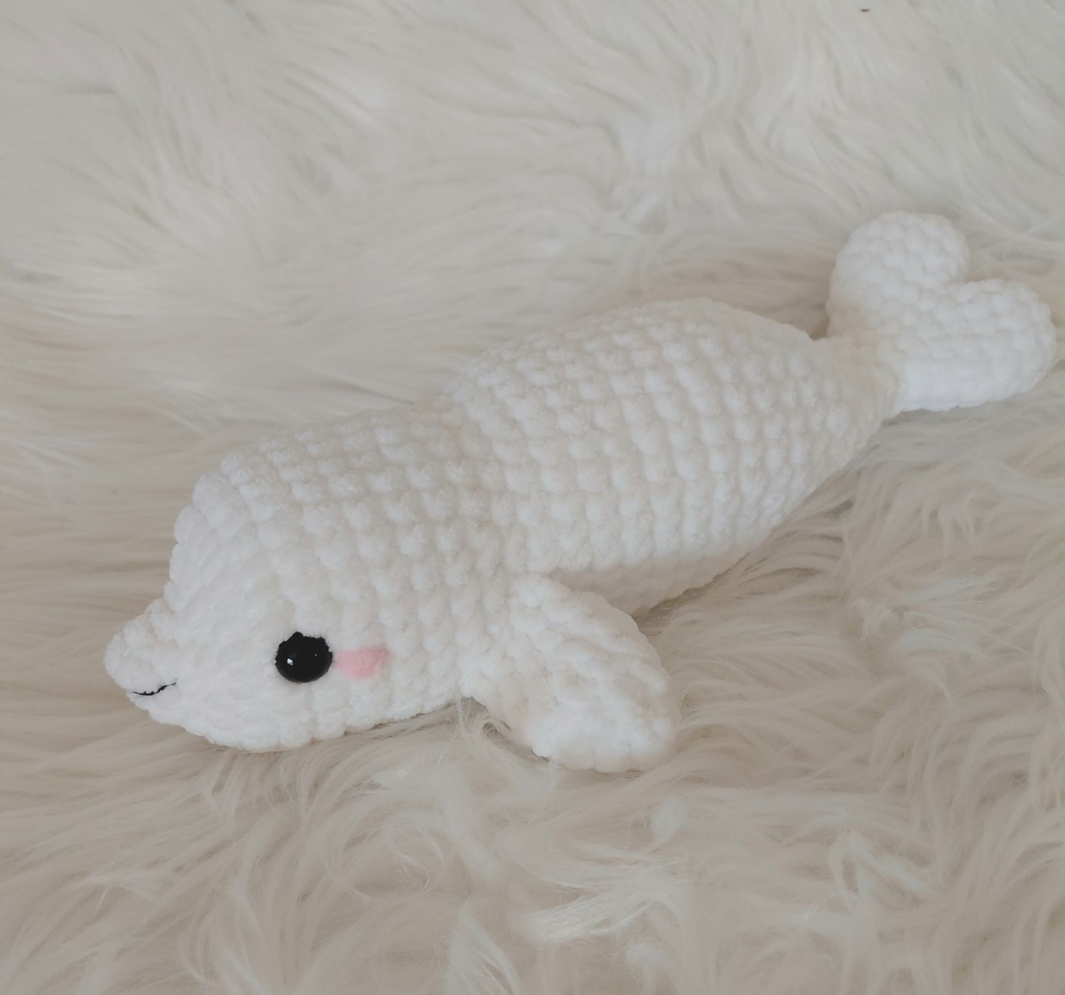 Poisson "Belouga" crocheté en fil de velours