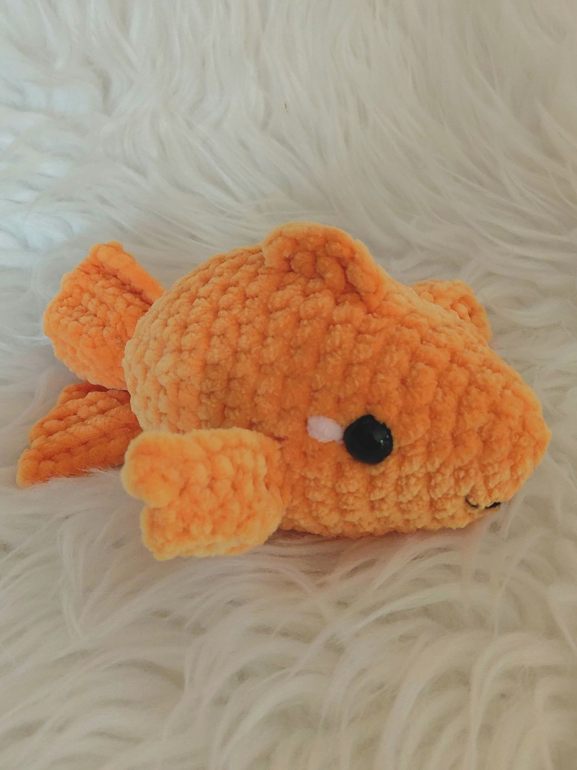 Poisson "goldefish" crocheté en fil de velours