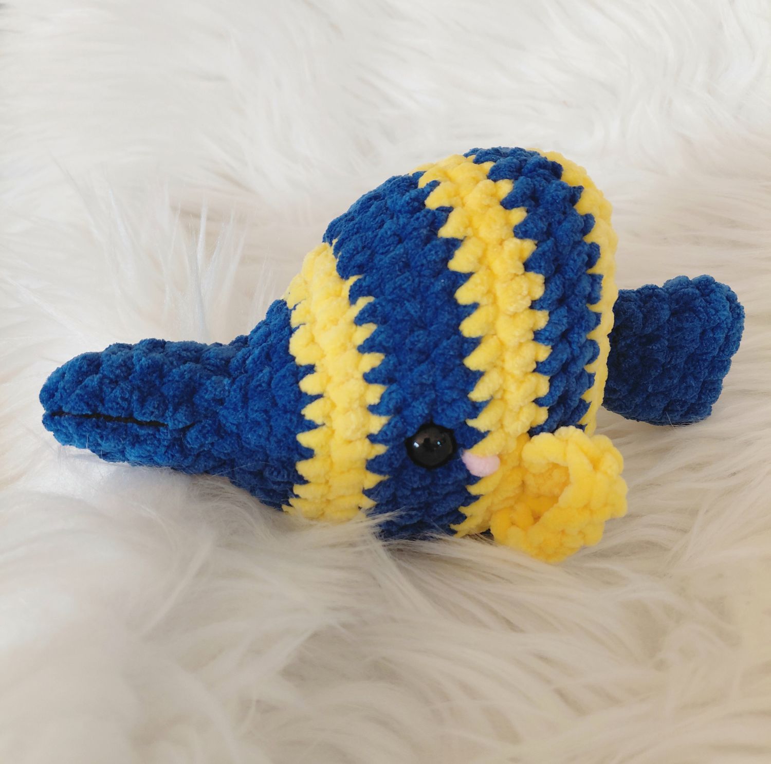 Poisson "Dory" crocheté en fil de velours