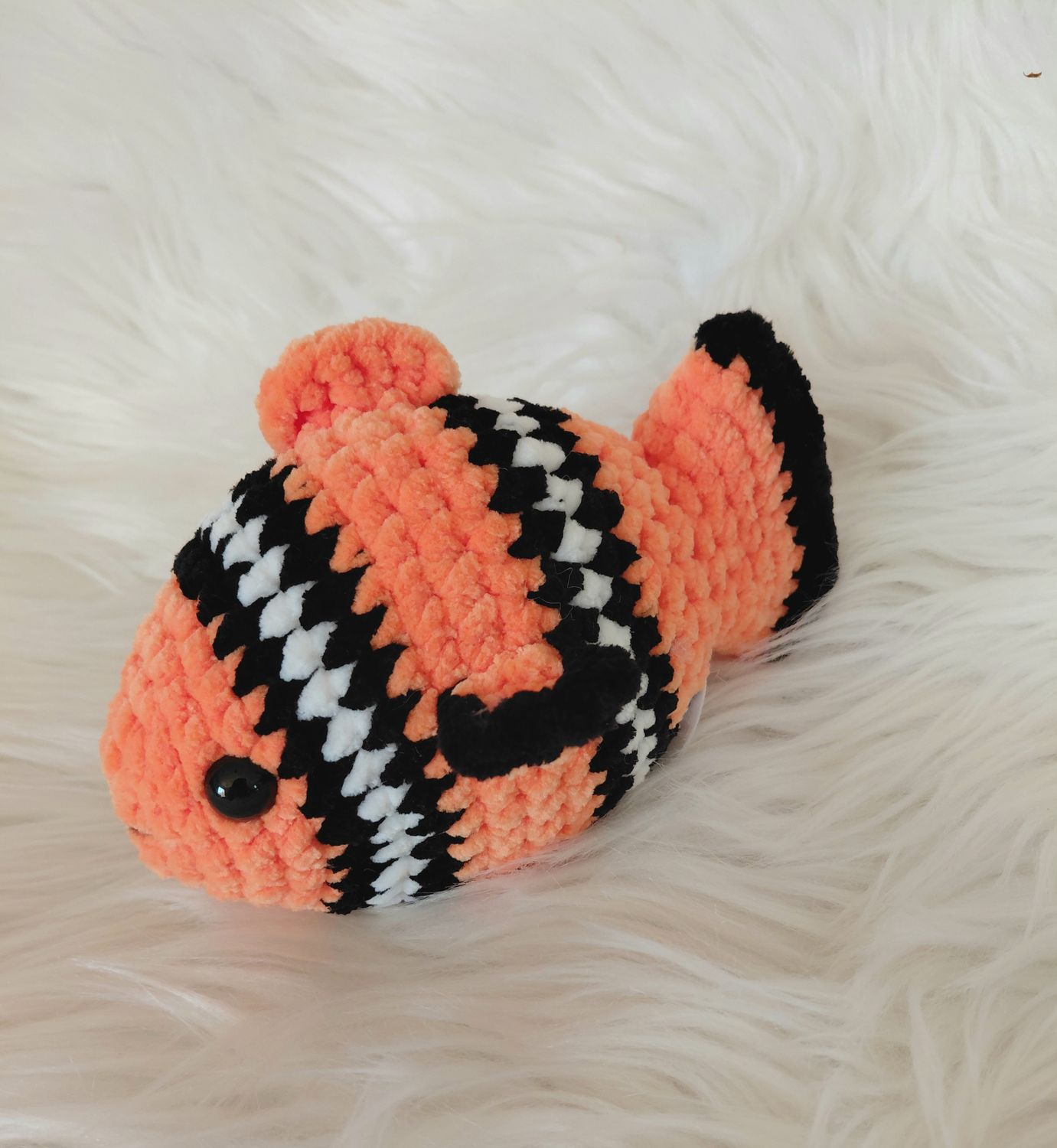 Poisson "nemo" crocheté en fil de velours