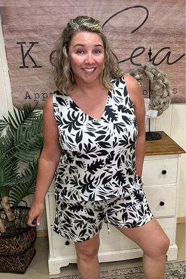 White &amp; Black Palm Print Shorts
