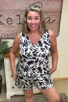 White &amp; Black Palm Print Shorts