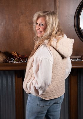 Pale Oat Hooded Quilted Vest