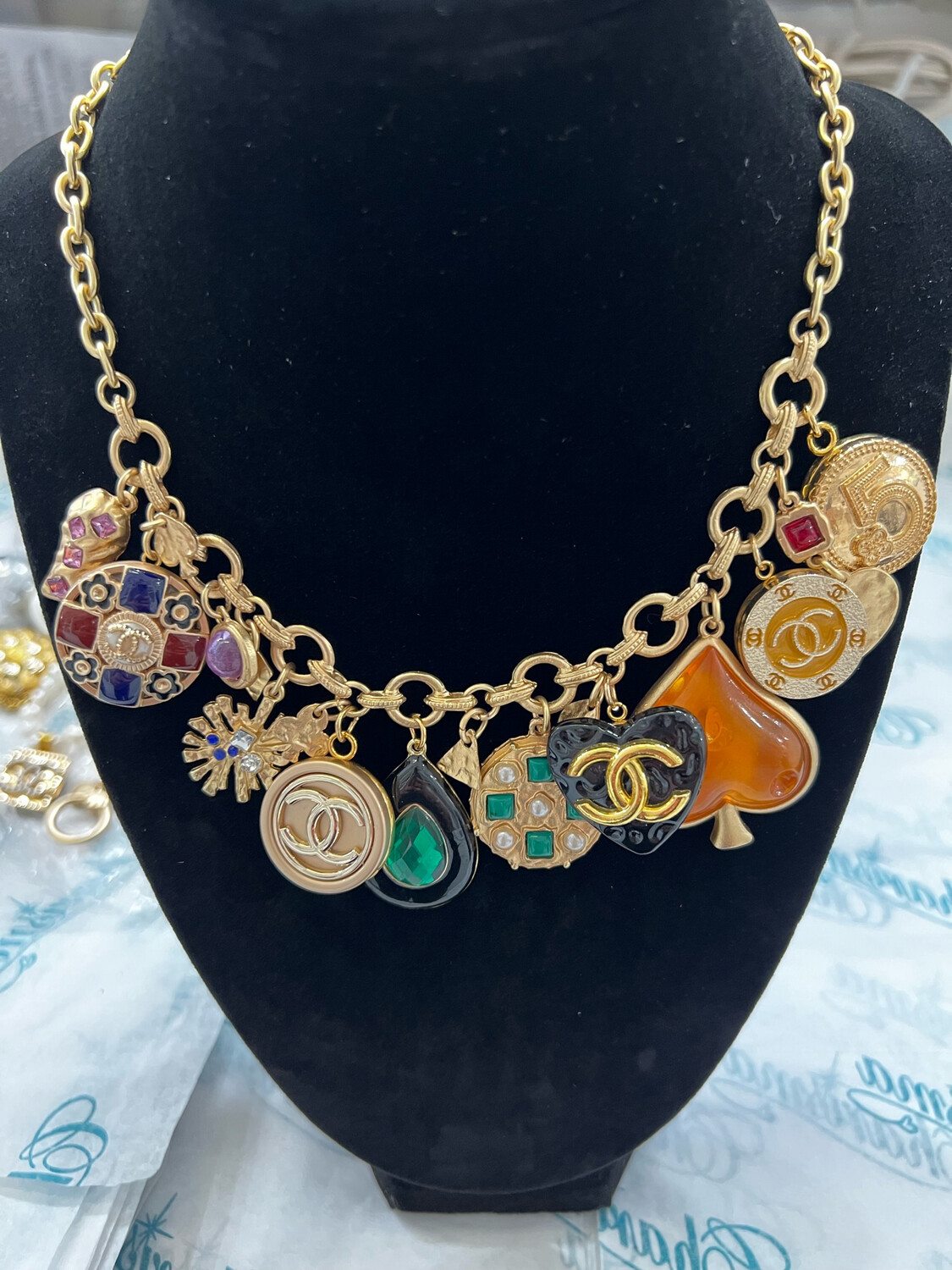 5 Designer Buttons With Fun Accents Necklace    21".   Ns103x