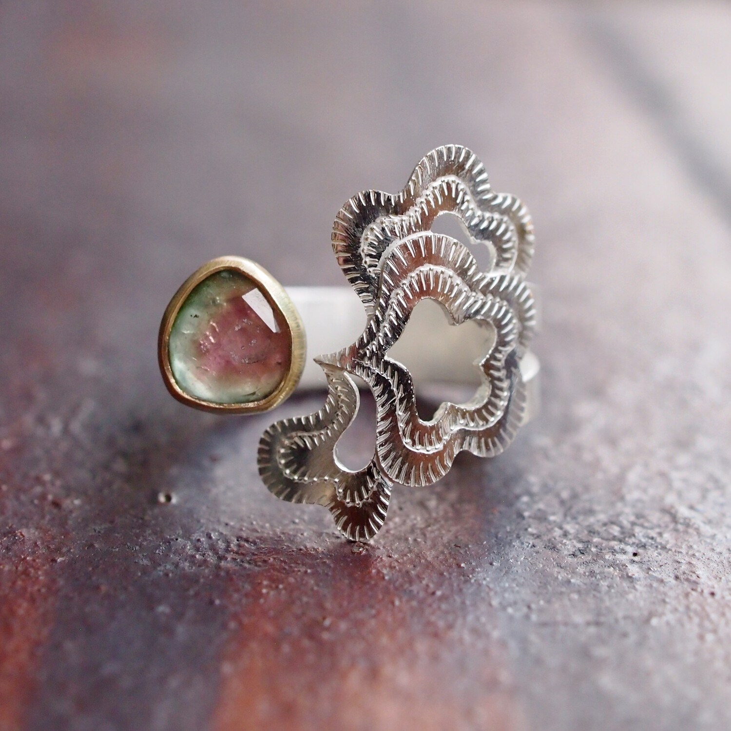 Daydreaming at the ocean ring • Size US 7.5