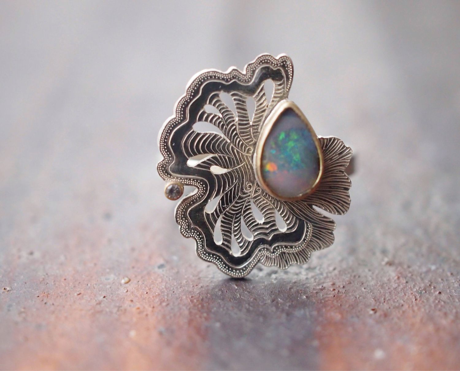 Echoes VI ring | US 6.75