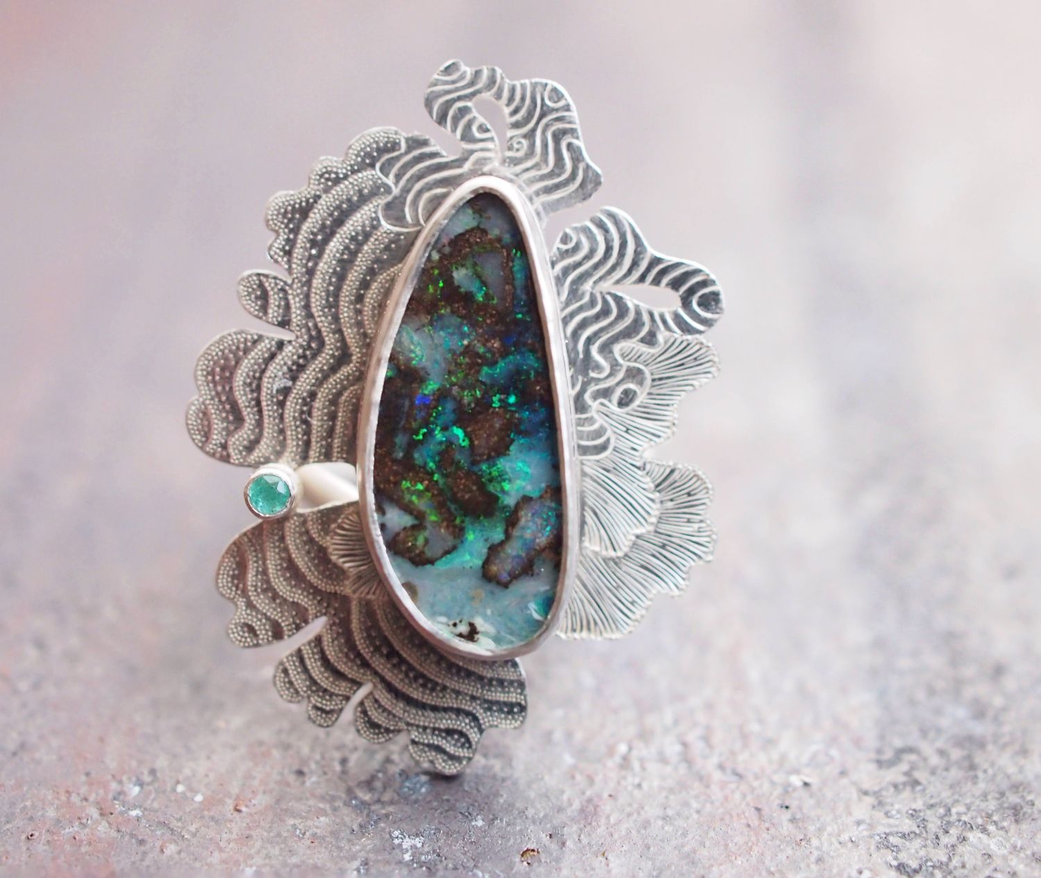 Juxtapose III ring。US6.25