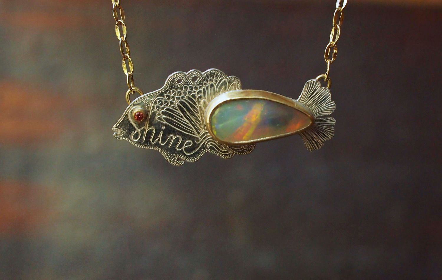 Shine necklace。
