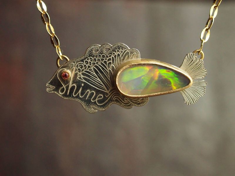 Shine necklace。