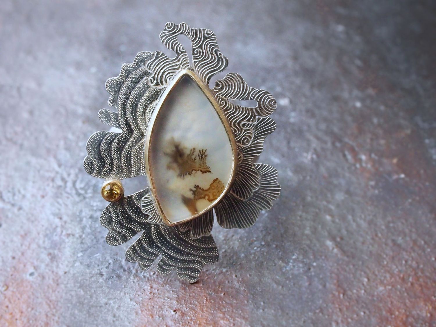Juxtapose V ring。US 7