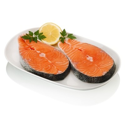 Salmón en rodajas.