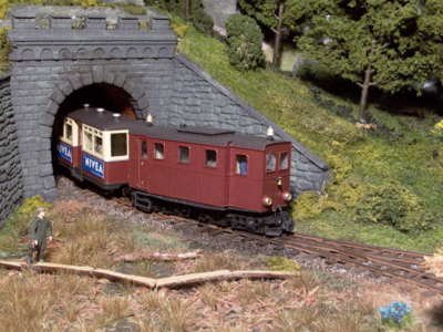 233021 Diesel-elektrische Lok PKB V1 ohne Chassis H0e