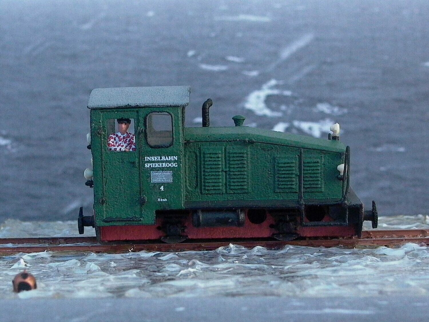 233051 Diesellok IBS V4 grün H0e DC