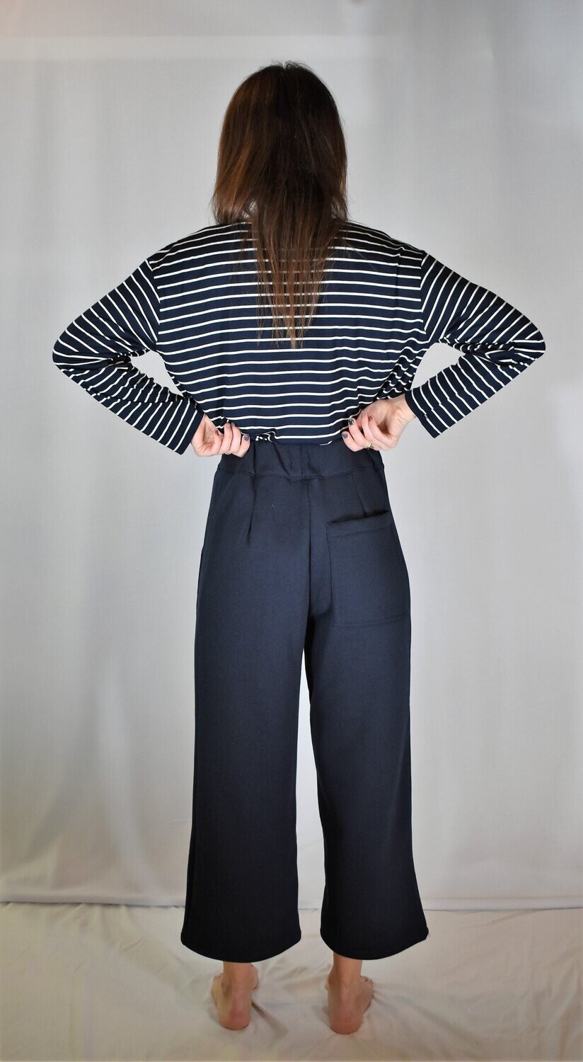 P1 22. Pantalón sudadera marino. Antes 75€ AHORA 45€